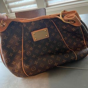 Louis Vuitton Galliera PM